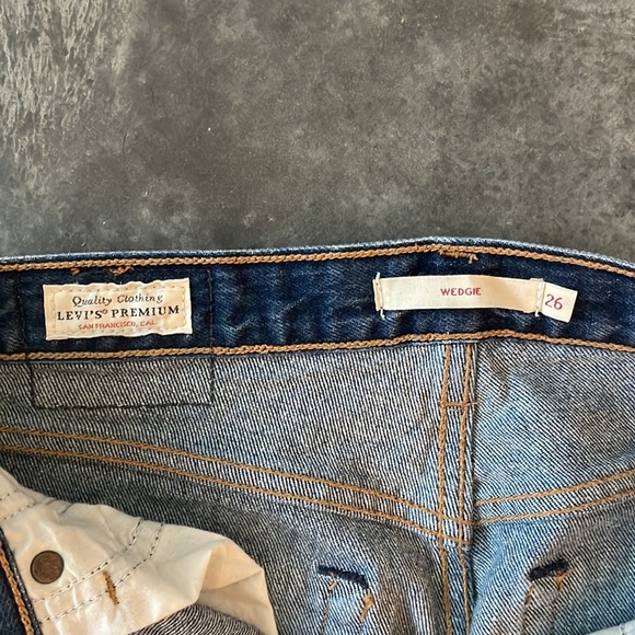 Levi’s Wedgie Straight Denim 26 - Picture 2 of 4